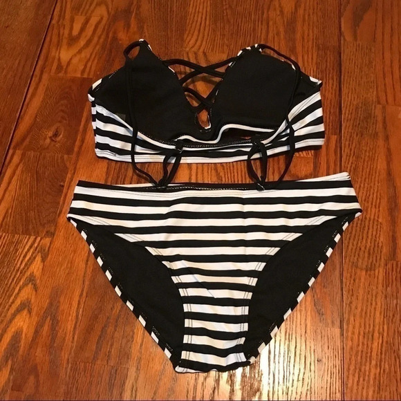 𝅺BLACK & white striped bikini set. New - Picture 4 of 4